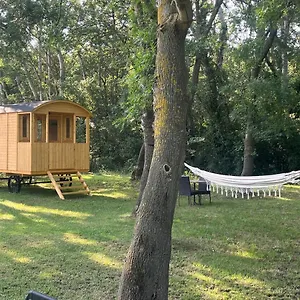 https://roulotte-natiraa.fr-provencehotel.com